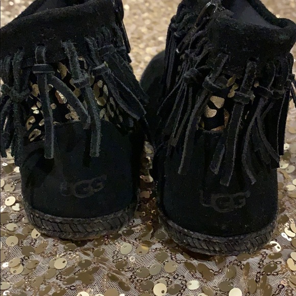 Moccasin Uggs - Picture 3 of 4